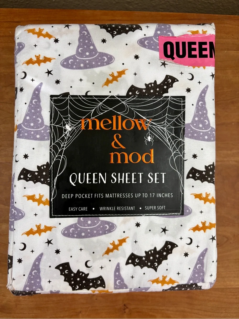 Mellow & Mod Witch Hats & Bats Halloween Queen 4-Piece Sheet Set, NEW